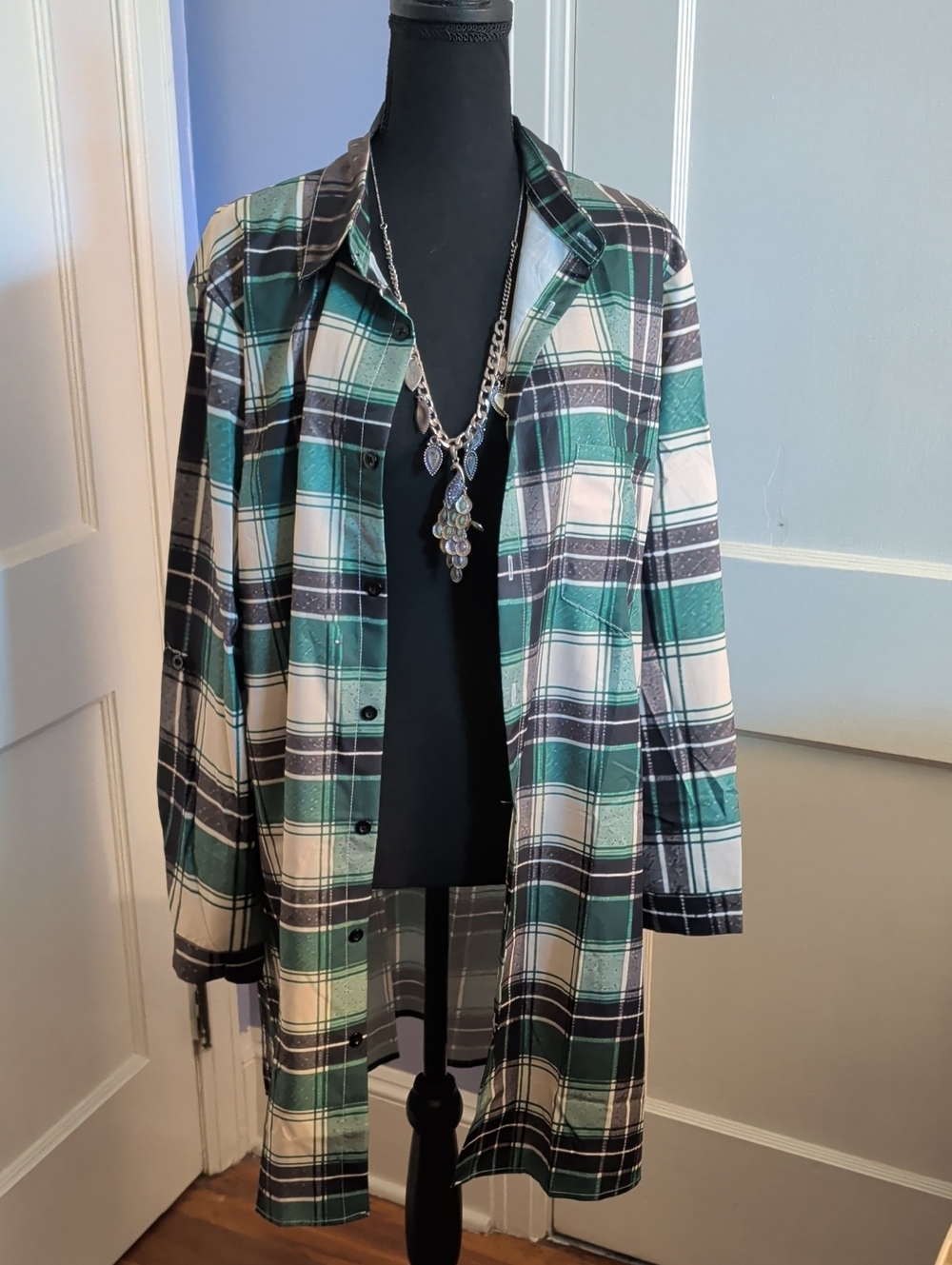 NWT 🏷️ Poly Blend Green Plaid Button-Down Longline Shirt 1X